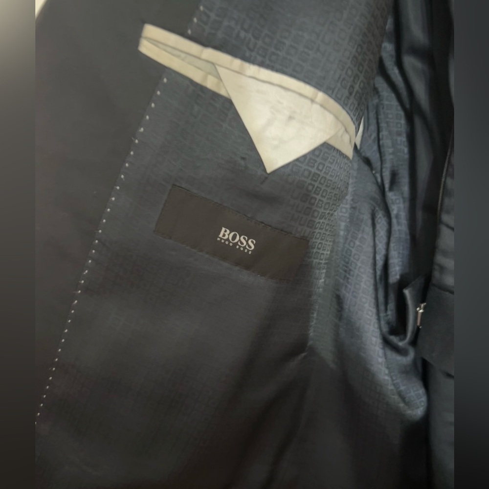Hugo Boss suit - Picture 4 of 6